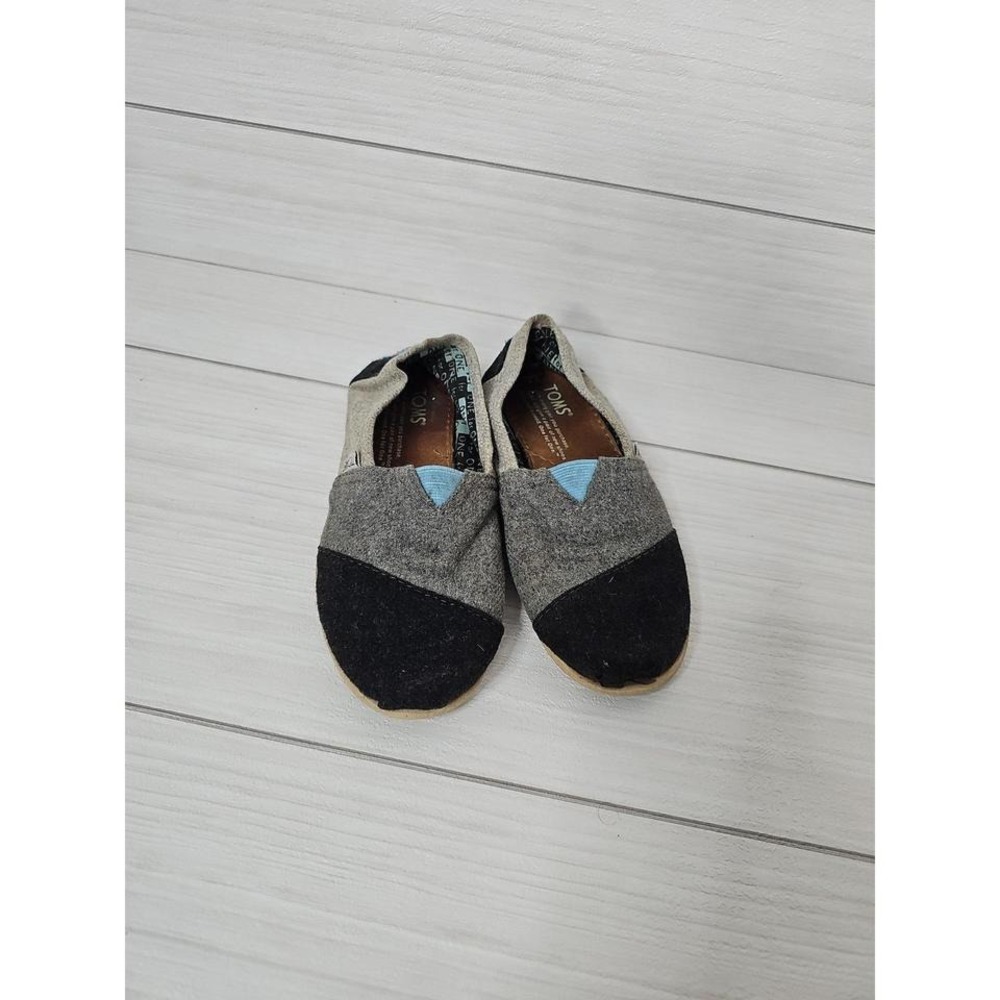 TOMS Classic Slip Onโ Shoes Gray Black Casual Comfort Colorblock Youth 1